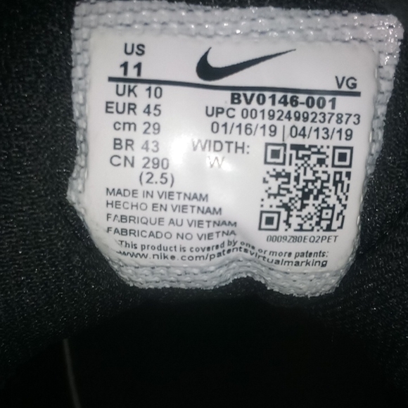 Football cleats size 11 - Picture 3 of 3